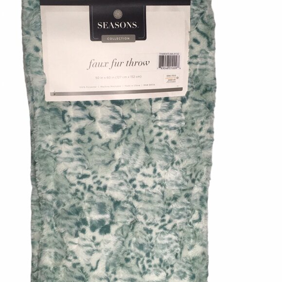 Seasons Collection Other - Faux Fur Green White Plush Throw Blanket 50" X 60" Cozy Winter
